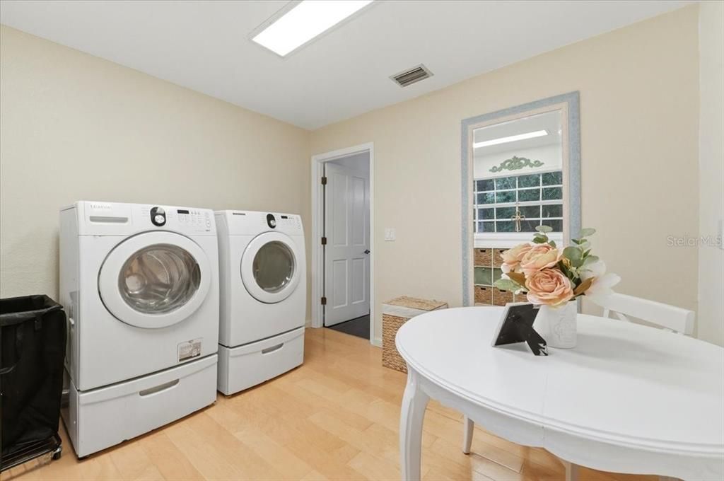 For Sale: $1,499,900 (6 beds, 4 baths, 5926 Square Feet)