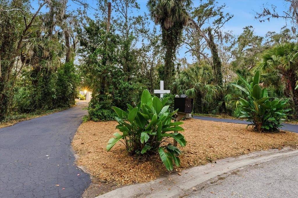 For Sale: $1,499,900 (6 beds, 4 baths, 5926 Square Feet)