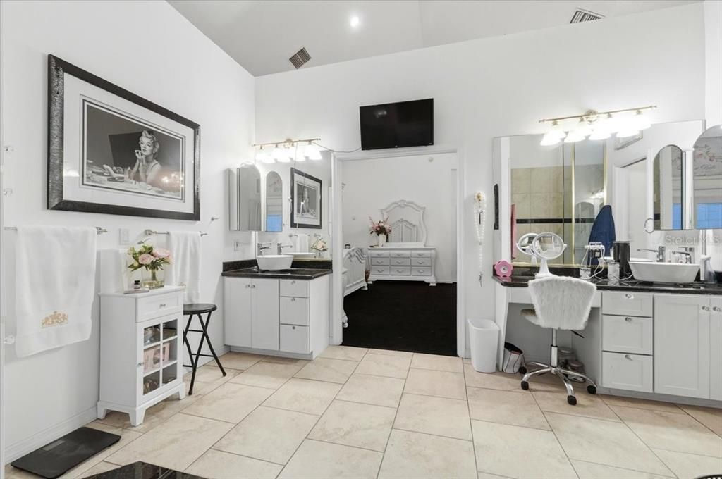 For Sale: $1,499,900 (6 beds, 4 baths, 5926 Square Feet)