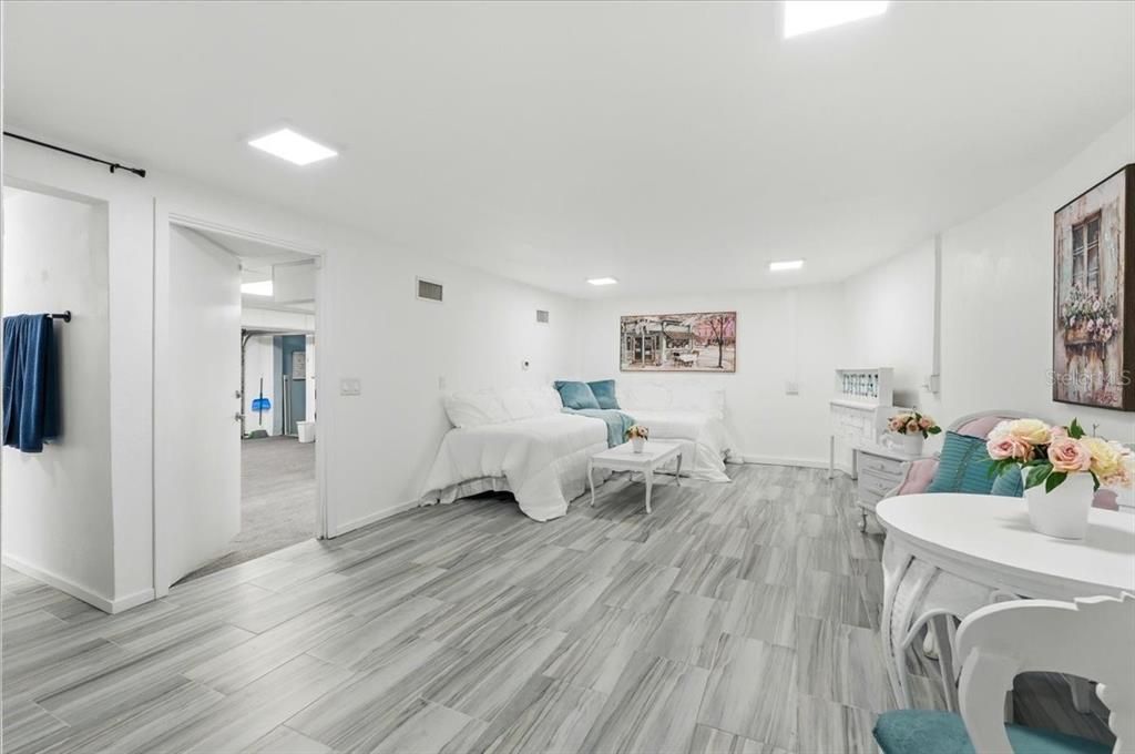 For Sale: $1,499,900 (6 beds, 4 baths, 5926 Square Feet)