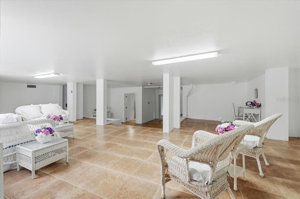 For Sale: $1,499,900 (6 beds, 4 baths, 5926 Square Feet)