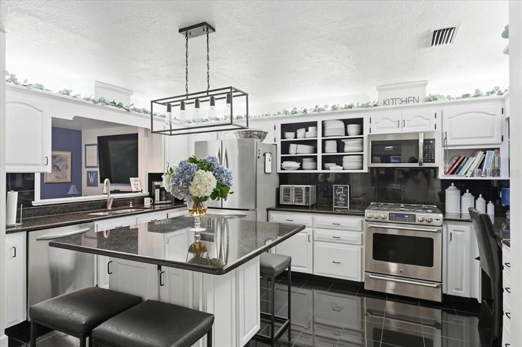 For Sale: $1,499,900 (6 beds, 4 baths, 5926 Square Feet)