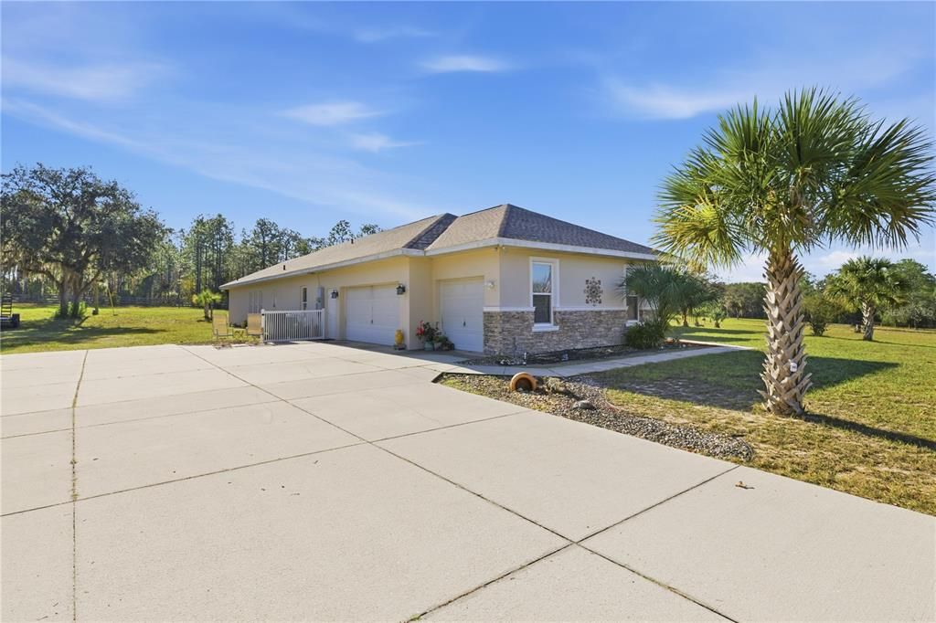 For Sale: $1,175,000 (4 beds, 4 baths, 3179 Square Feet)