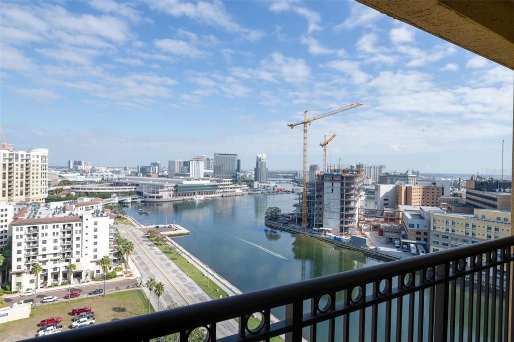 待售: $425,000 (1 贝兹, 1 浴室, 853 平方英尺)