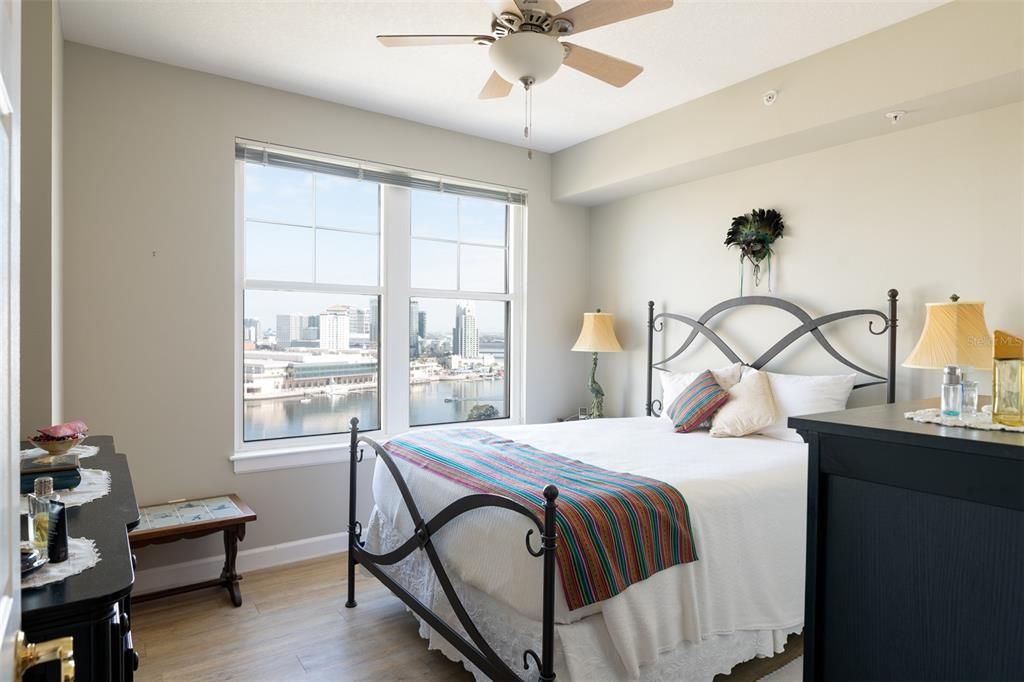 待售: $425,000 (1 贝兹, 1 浴室, 853 平方英尺)