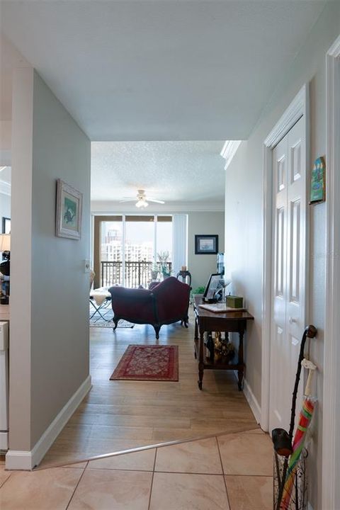 待售: $425,000 (1 贝兹, 1 浴室, 853 平方英尺)