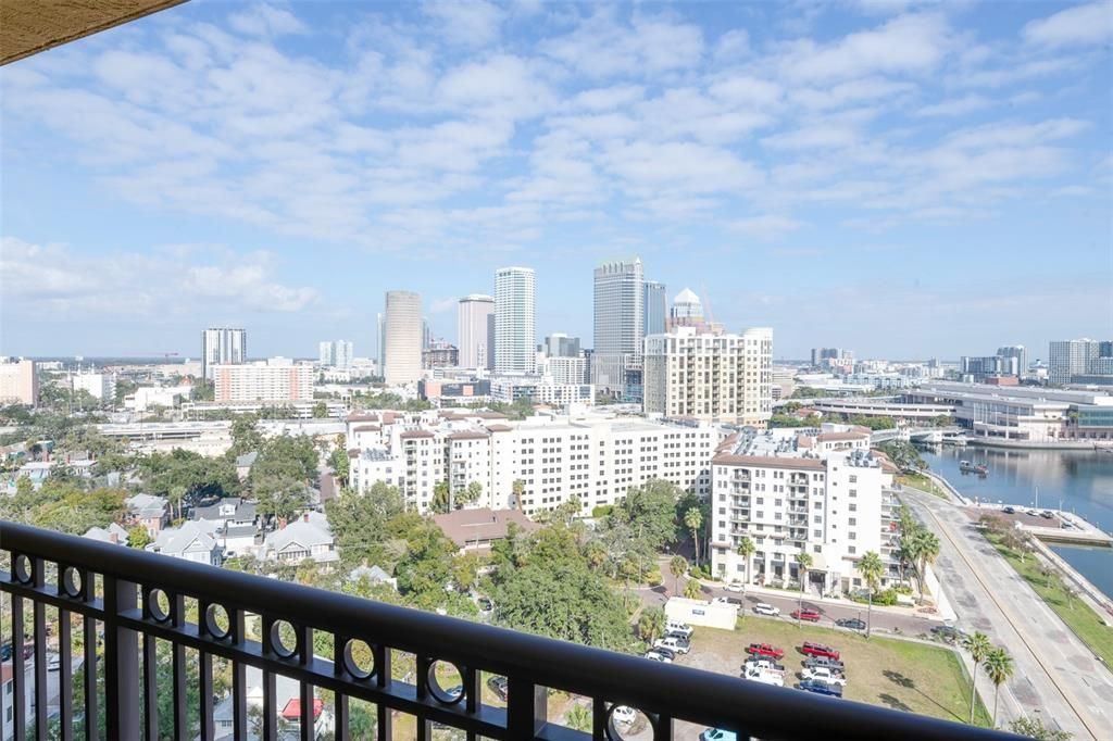 待售: $425,000 (1 贝兹, 1 浴室, 853 平方英尺)