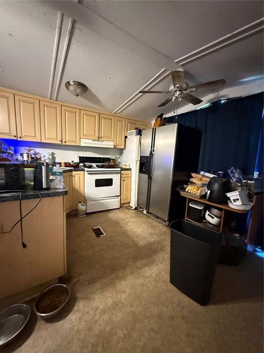 待售: $79,900 (2 贝兹, 1 浴室, 784 平方英尺)