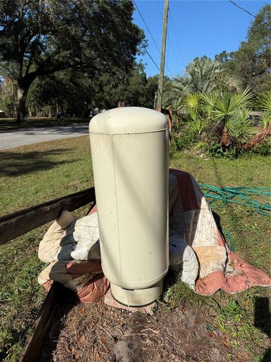 待售: $79,900 (2 贝兹, 1 浴室, 784 平方英尺)