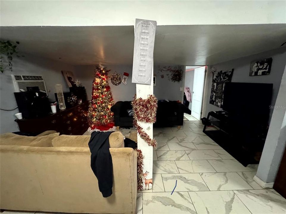 На продажу: $385,000 (7 спален, 0 ванн, 2740 Квадратных фут)