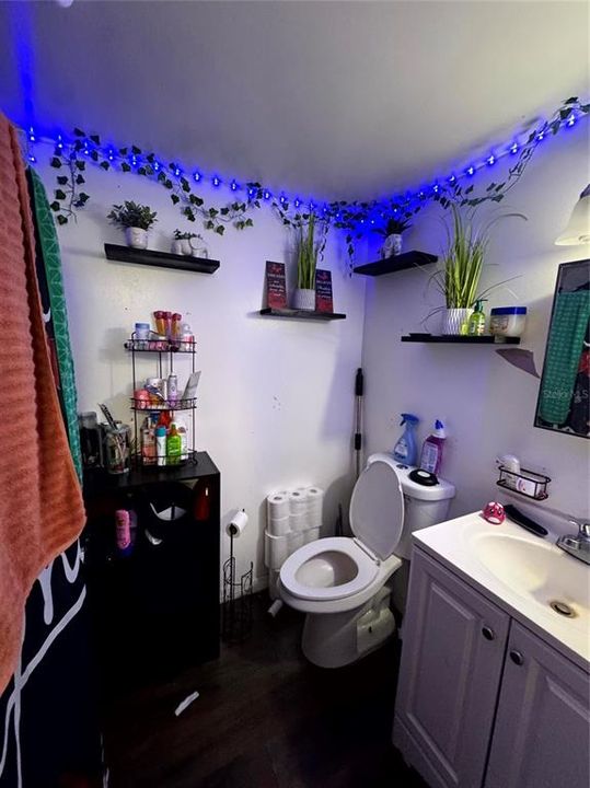 На продажу: $385,000 (7 спален, 0 ванн, 2740 Квадратных фут)