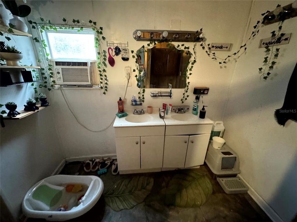 На продажу: $385,000 (7 спален, 0 ванн, 2740 Квадратных фут)