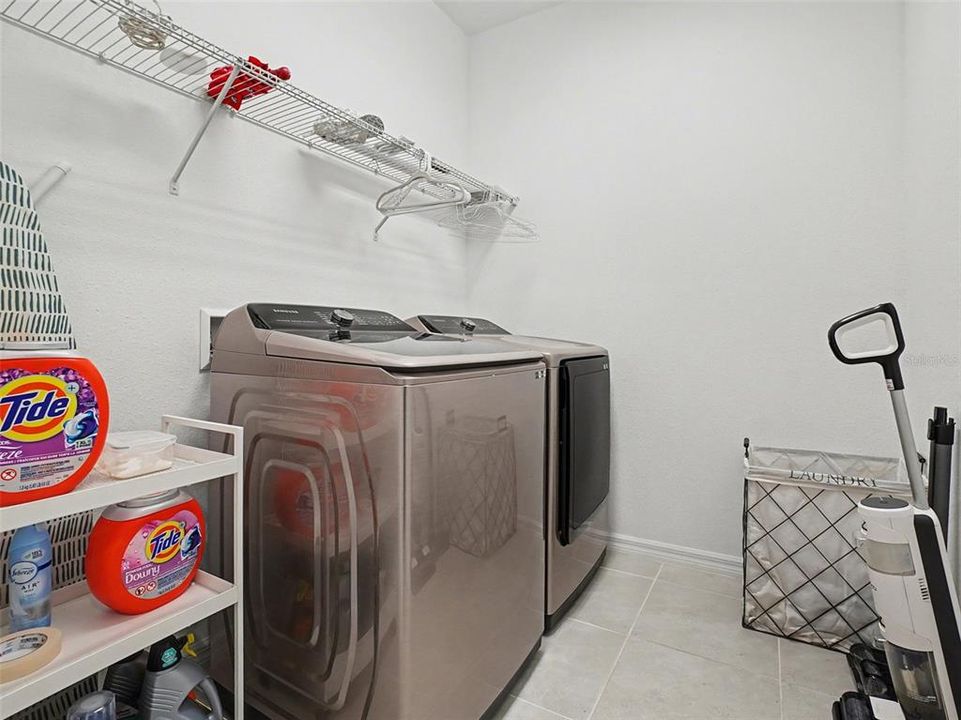 En Venta: $529,900 (4 camas, 3 baños, 2500 Pies cuadrados)