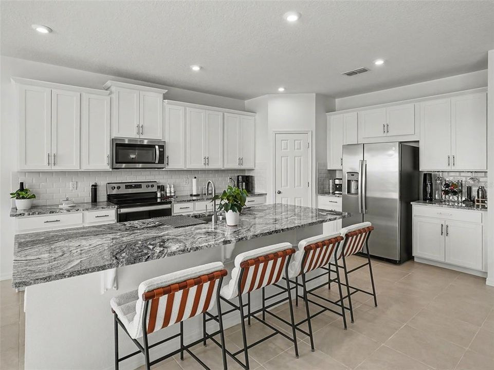 En Venta: $529,900 (4 camas, 3 baños, 2500 Pies cuadrados)