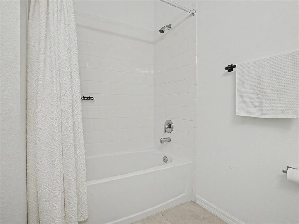 En Venta: $529,900 (4 camas, 3 baños, 2500 Pies cuadrados)