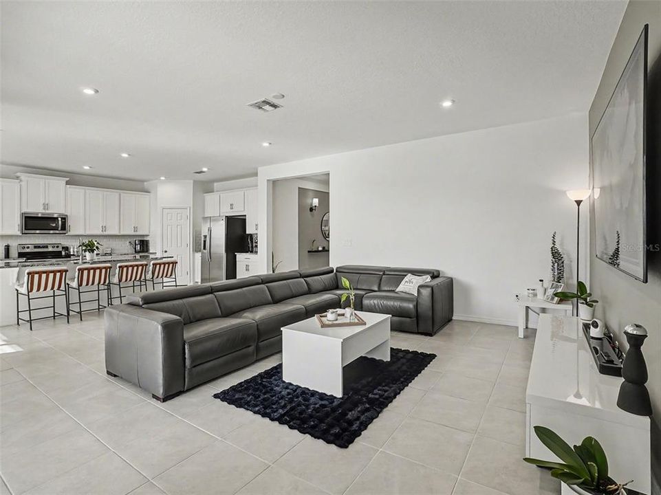 En Venta: $529,900 (4 camas, 3 baños, 2500 Pies cuadrados)