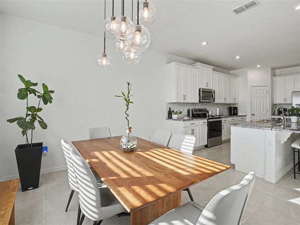 En Venta: $529,900 (4 camas, 3 baños, 2500 Pies cuadrados)