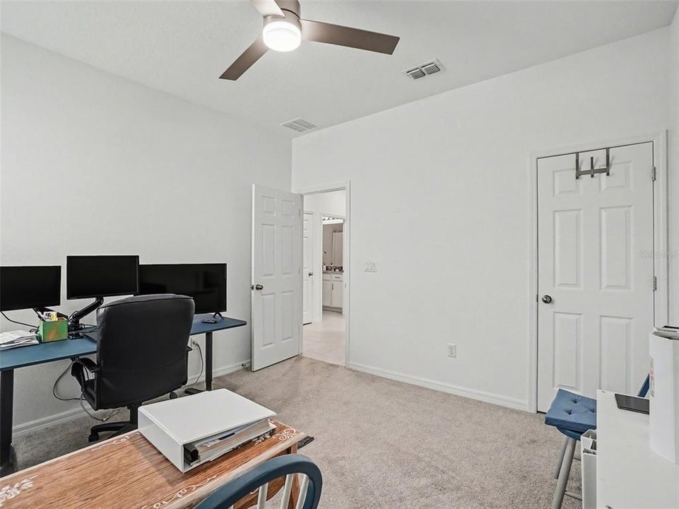 En Venta: $529,900 (4 camas, 3 baños, 2500 Pies cuadrados)