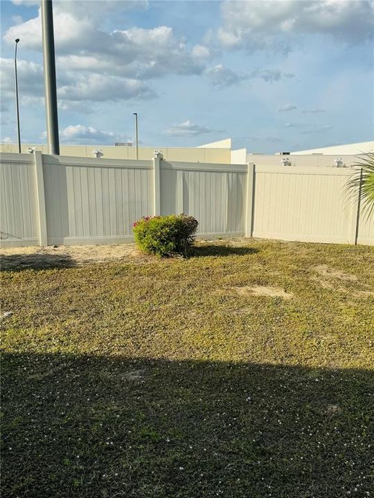 На продажу: $74,750 (0.17 acres)