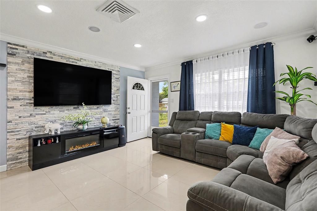 For Sale: $440,000 (4 beds, 3 baths, 1134 Square Feet)