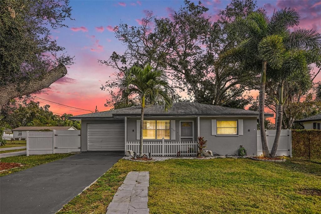 For Sale: $440,000 (4 beds, 3 baths, 1134 Square Feet)