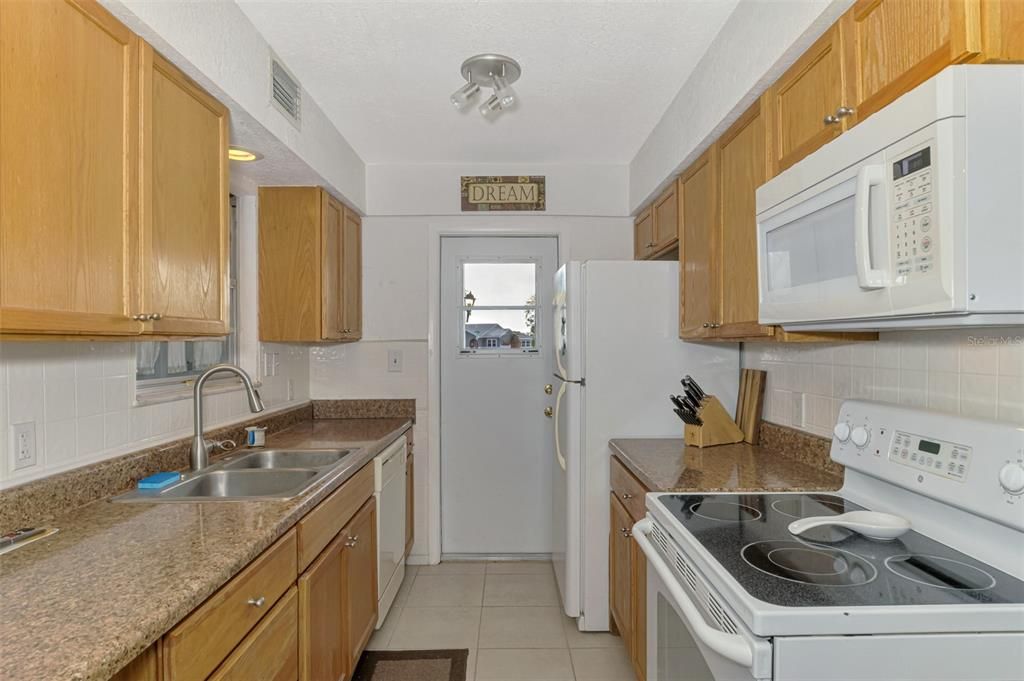 На продажу: $249,900 (3 спален, 2 ванн, 1148 Квадратных фут)