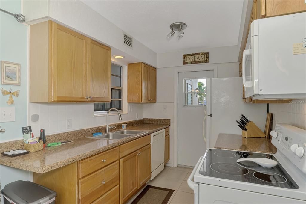 На продажу: $249,900 (3 спален, 2 ванн, 1148 Квадратных фут)