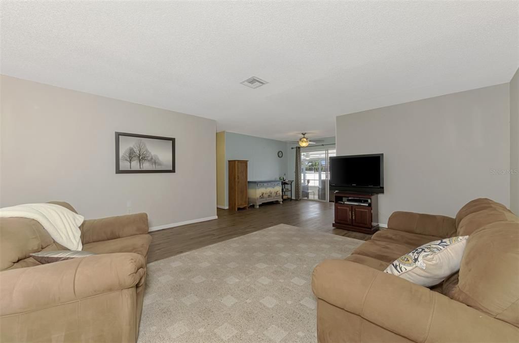 На продажу: $249,900 (3 спален, 2 ванн, 1148 Квадратных фут)