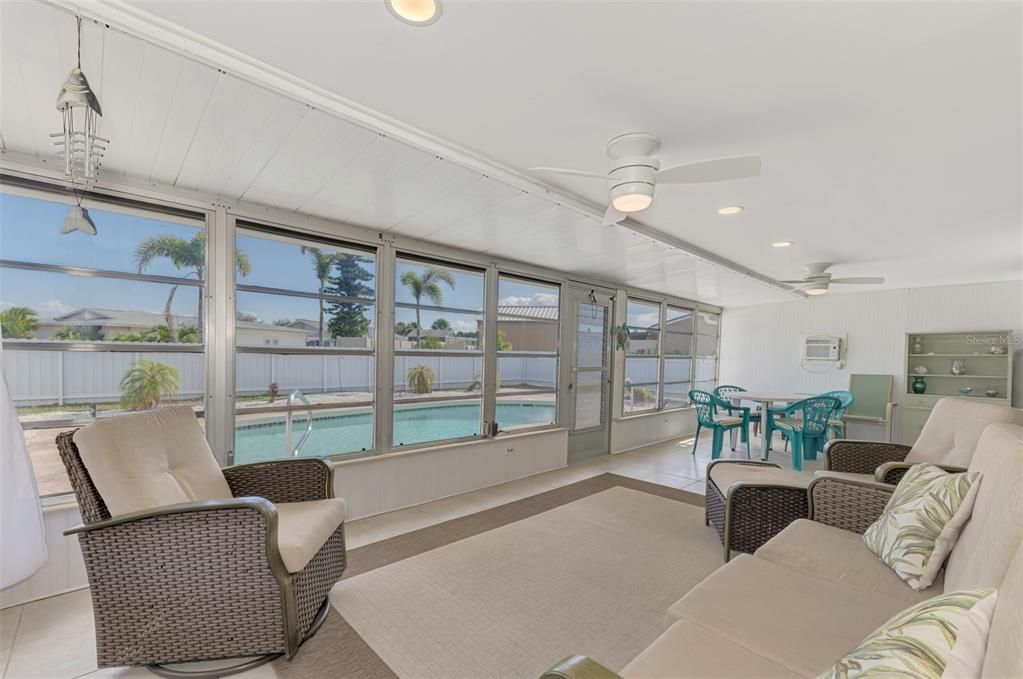 На продажу: $249,900 (3 спален, 2 ванн, 1148 Квадратных фут)