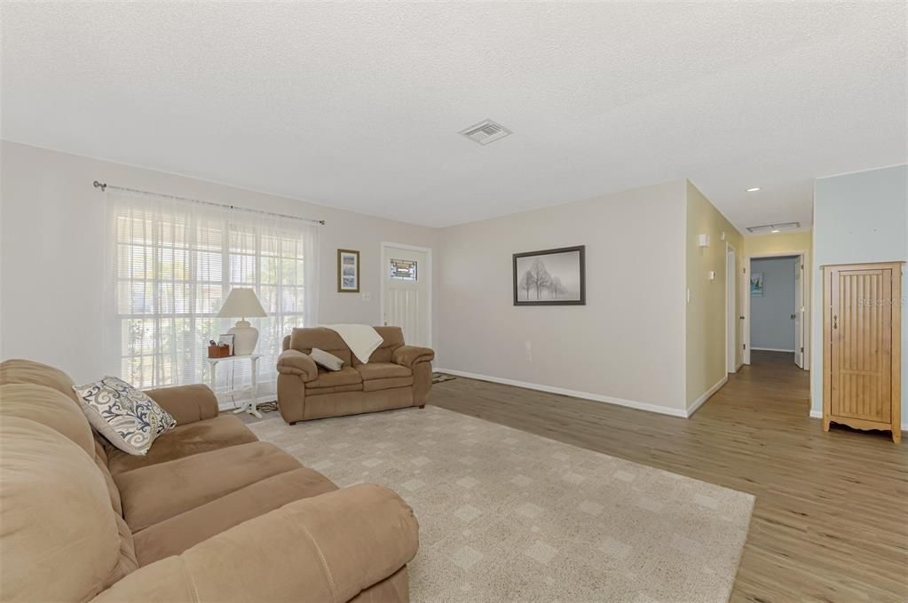 На продажу: $249,900 (3 спален, 2 ванн, 1148 Квадратных фут)