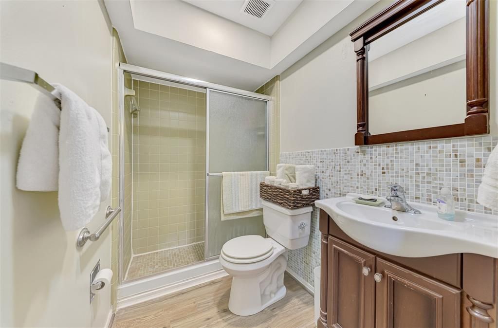 На продажу: $249,900 (3 спален, 2 ванн, 1148 Квадратных фут)