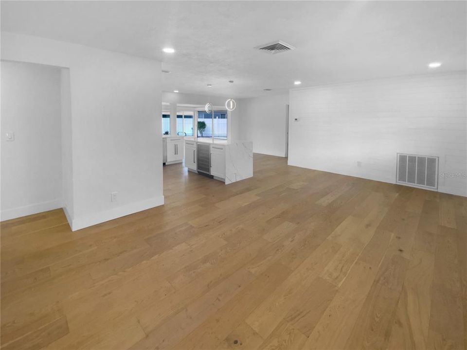 For Sale: $670,000 (3 beds, 2 baths, 1579 Square Feet)