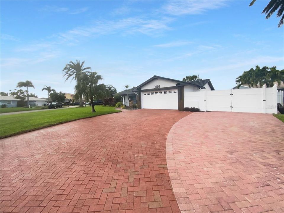 For Sale: $670,000 (3 beds, 2 baths, 1579 Square Feet)