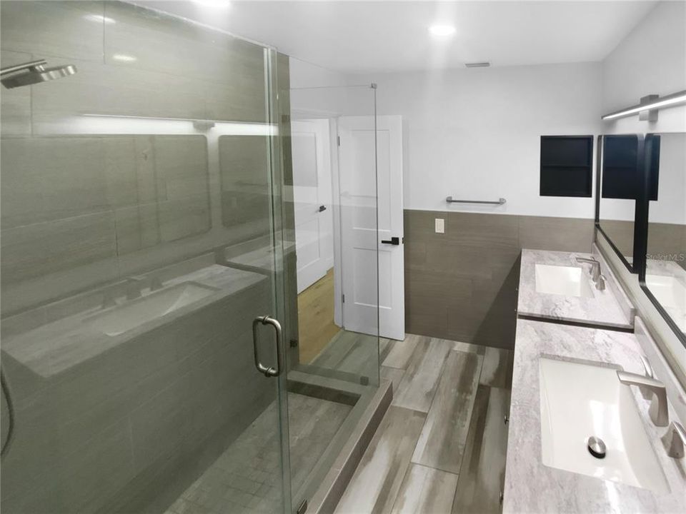 For Sale: $670,000 (3 beds, 2 baths, 1579 Square Feet)