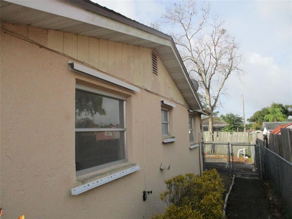 На продажу: $180,000 (2 спален, 2 ванн, 1148 Квадратных фут)