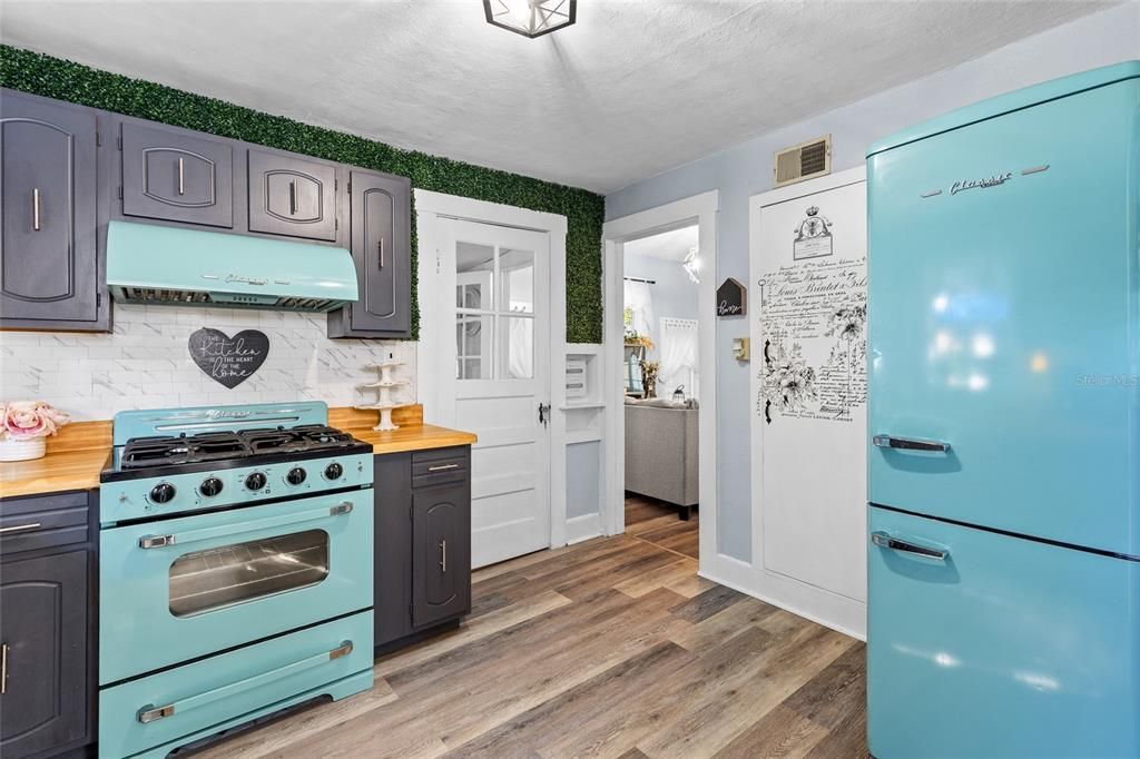 待售: $475,000 (2 贝兹, 1 浴室, 852 平方英尺)