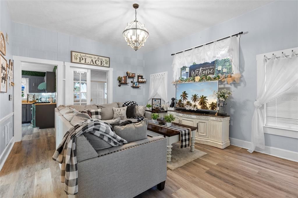 待售: $475,000 (2 贝兹, 1 浴室, 852 平方英尺)