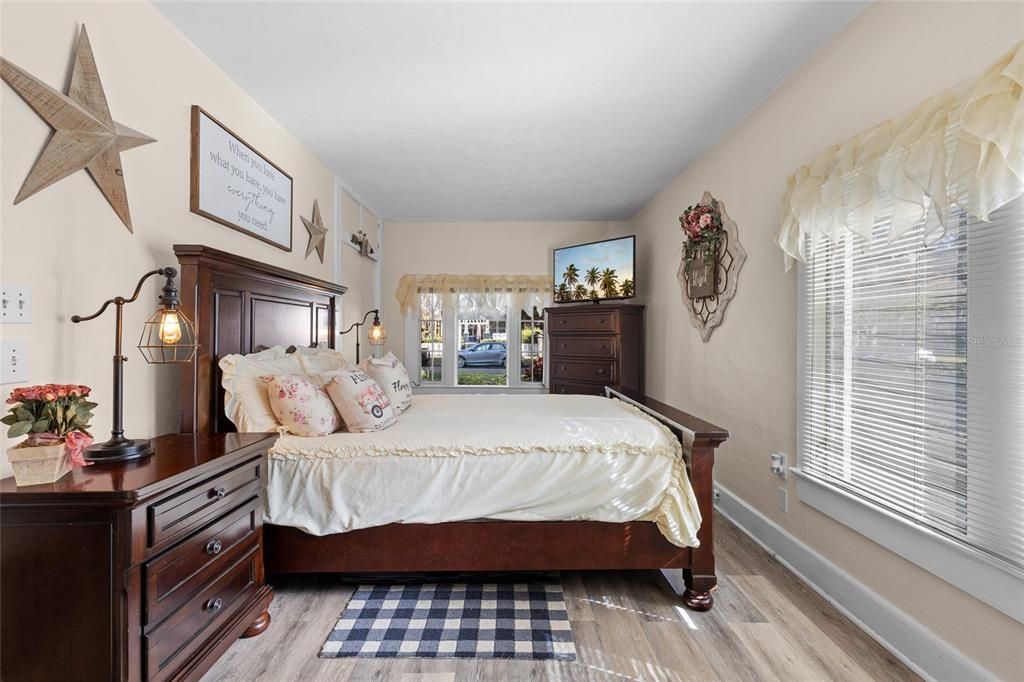 待售: $475,000 (2 贝兹, 1 浴室, 852 平方英尺)