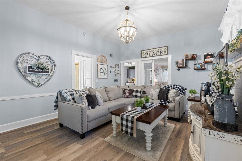 待售: $475,000 (2 贝兹, 1 浴室, 852 平方英尺)