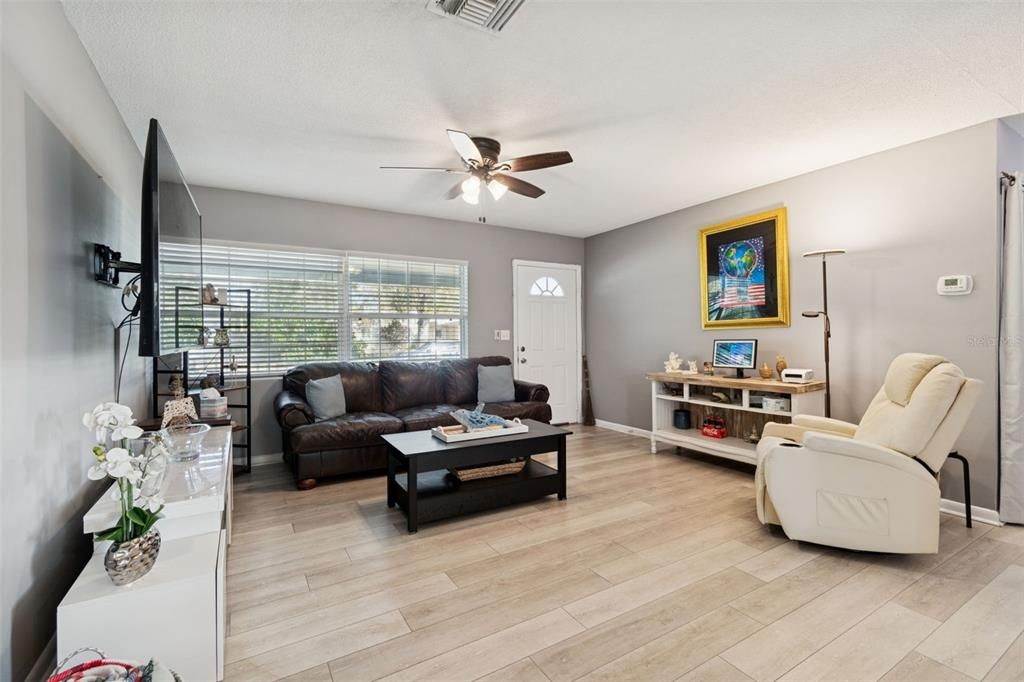 En Venta: $354,900 (3 camas, 2 baños, 1134 Pies cuadrados)