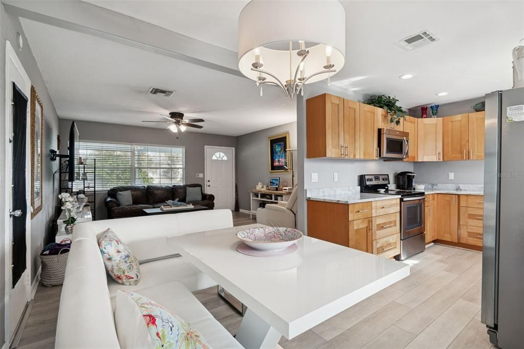 En Venta: $354,900 (3 camas, 2 baños, 1134 Pies cuadrados)