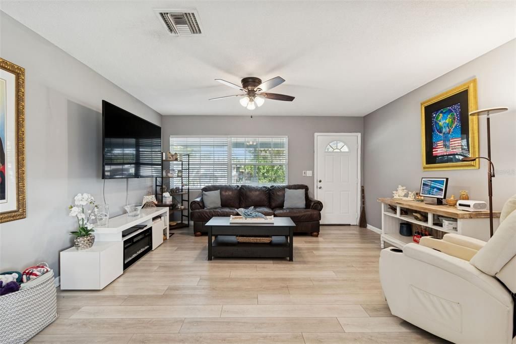 En Venta: $354,900 (3 camas, 2 baños, 1134 Pies cuadrados)