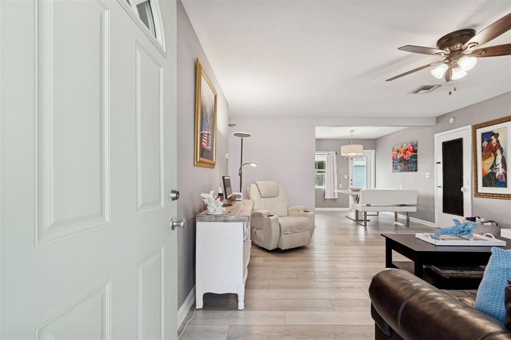 En Venta: $354,900 (3 camas, 2 baños, 1134 Pies cuadrados)