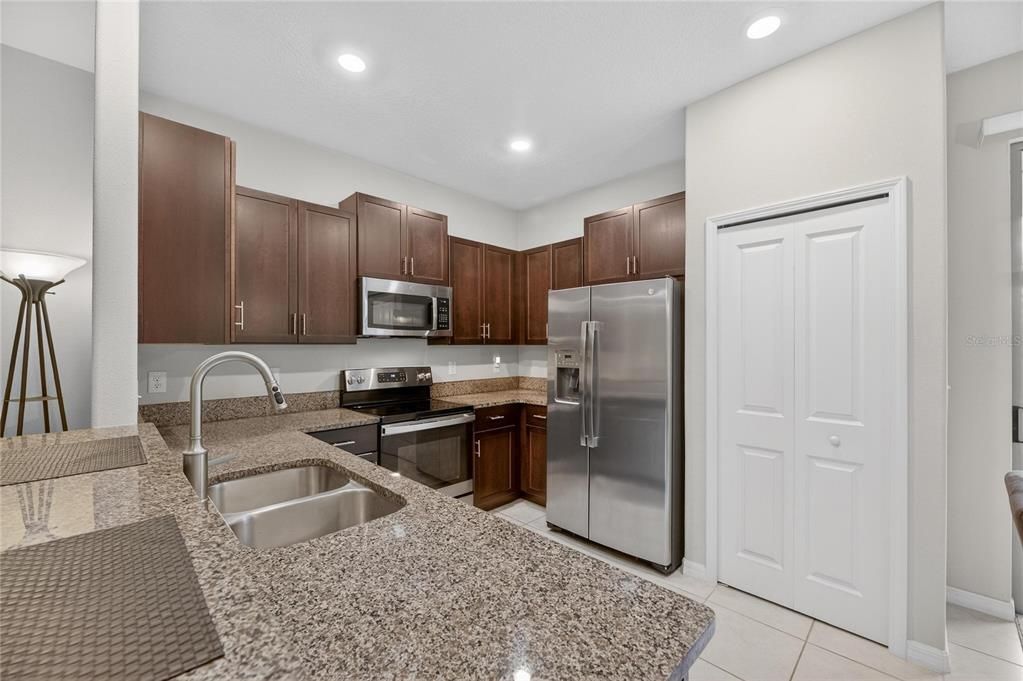 待售: $249,990 (3 贝兹, 2 浴室, 1701 平方英尺)