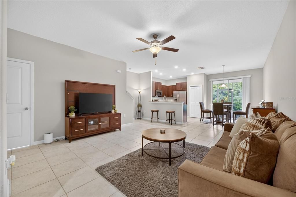 待售: $249,990 (3 贝兹, 2 浴室, 1701 平方英尺)