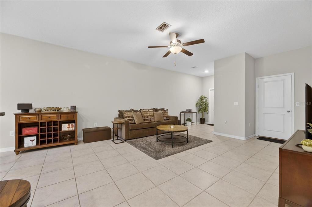 待售: $249,990 (3 贝兹, 2 浴室, 1701 平方英尺)