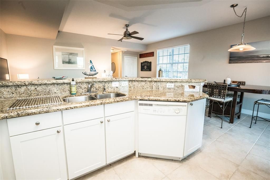 En Venta: $480,000 (3 camas, 3 baños, 1593 Pies cuadrados)