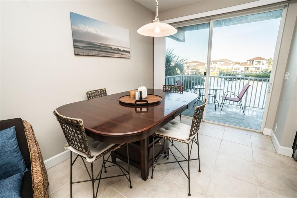 En Venta: $480,000 (3 camas, 3 baños, 1593 Pies cuadrados)