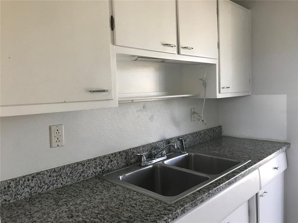For Rent: $1,550 (2 beds, 1 baths, 660 Square Feet)