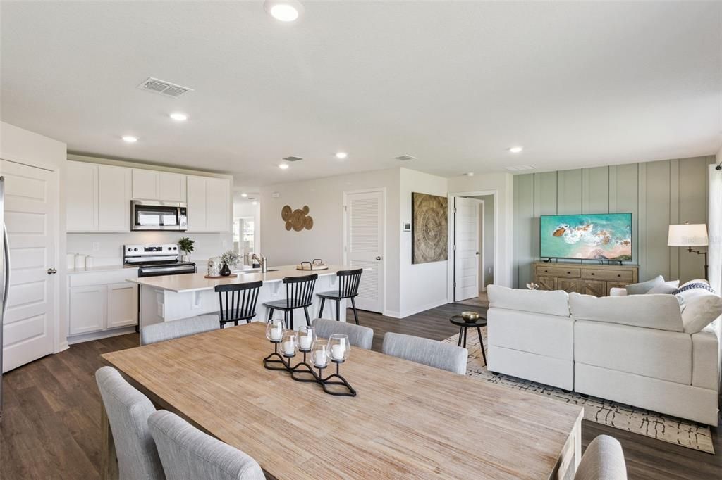 For Sale: $300,490 (4 beds, 2 baths, 1498 Square Feet)